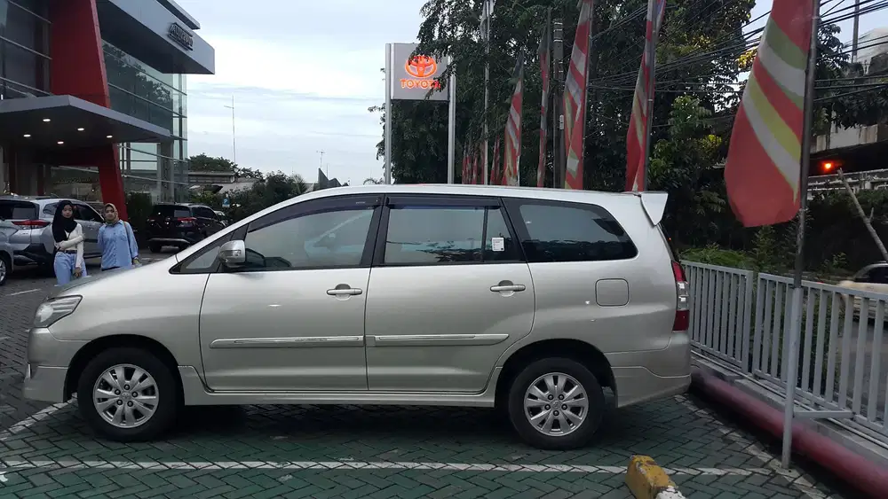 Toyota Kijang Innova 2012 Bensin
