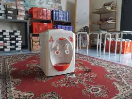 Dispenser Miyako bisa panas bisa normal. Kotor jarang dipakai