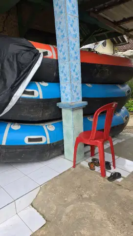 Perahu rafting karet