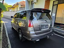 Toyota Kijang Innova 2010 Bensin