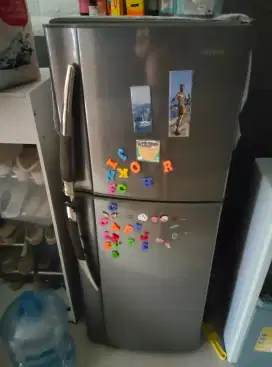Kulkas Sharp 2 pintu