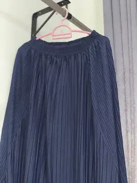 BARU. Rok plisket import