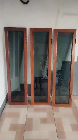 Daun Jendela kayu dan kaca