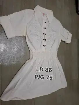 Dress Putih Wanita
