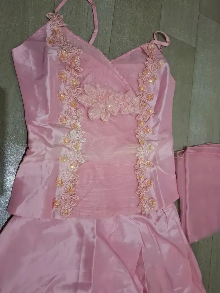 Dress kondangan wanita