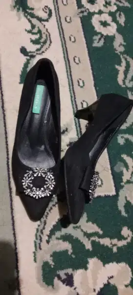 Sepatu hak 3CM beludru nmr 39