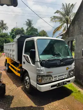 Di jual trus isuzu elf dump macan tahun 2014