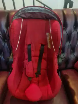 Car seat for baby merk COCOLATTE color is Red