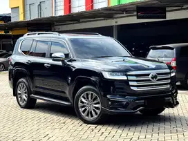 Toyota Land Cruiser 300 VXR Diesel Solar 2023 Low KM