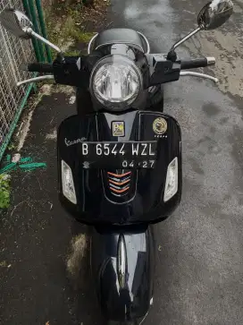 VESPA GTS 150 iGET ABS 2018 HITAM GLOSI