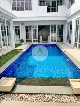 Rumah Mewah hook swimming pool kota baru Parahyangan Bandung