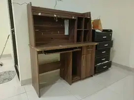 Meja Belajar dengan Rak