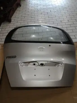 Honda Freed Pintu Bagasi Belakang