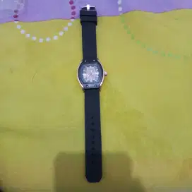 Jam tangan hitam