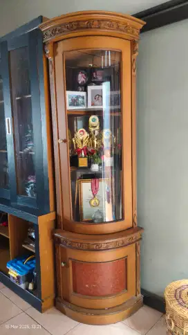 LEMARI SUDUT KAYU