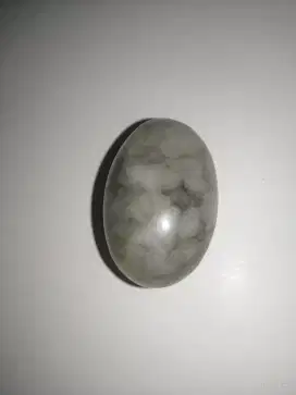 Batu Giok Putih Serat Hitam – Elegan, Langka, dan Bernilai Tinggi.