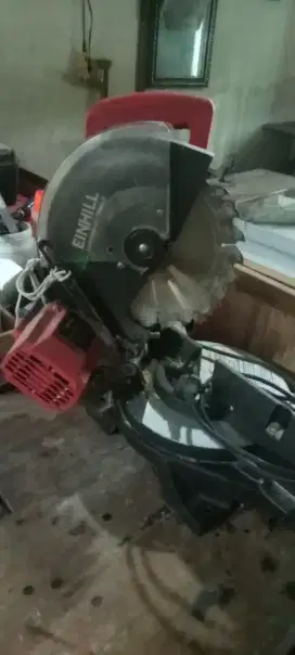 Mesin potong kayu