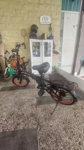 Sepeda lipat Exotic R16