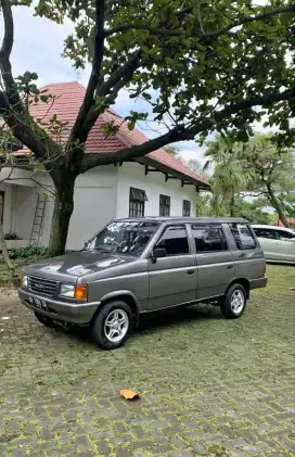 Isuzu Panther 2.3 Istimewa
