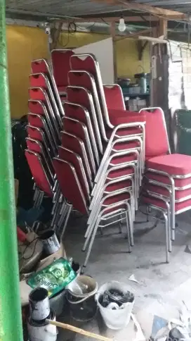 kursi susun futura warna merah