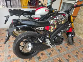 Xsr 2023 hitam lengkap plat R banjarnegara kilometer dibawah 2000 asli
