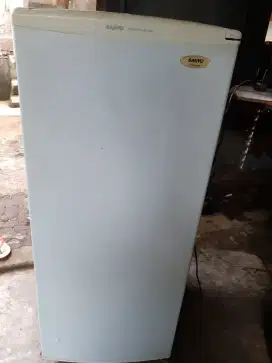 Jual preser 6rak merk sanyo original normal mulus garansi  di anter.