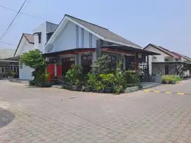 Rumah dekat Al Azhar Solo Baru