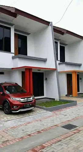 RUMAH DALAM CLUSTER DI CIPAYUNG, JAKARTA TIMUR