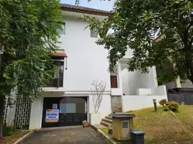 Dijual Rumah di De Park Heliconia