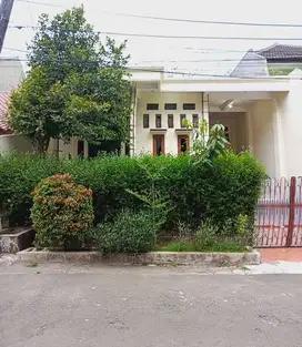 Rumah di lingkungan yang tenang dan aman