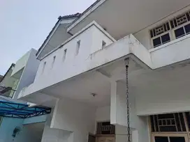 Rumah Lama 2 Lantai Bagus Siap Huni Dalam Komplek Cipinang