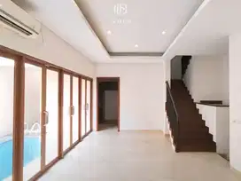 Dijual Cepat Rumah dengan Kolam Renang, harga Murah
