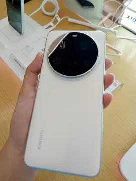 Xiaomi 15 ultra 16/1TB , Leica 1 inch main, 200MP Telephoto