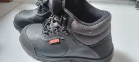 Sepatu pria  CHEETAH