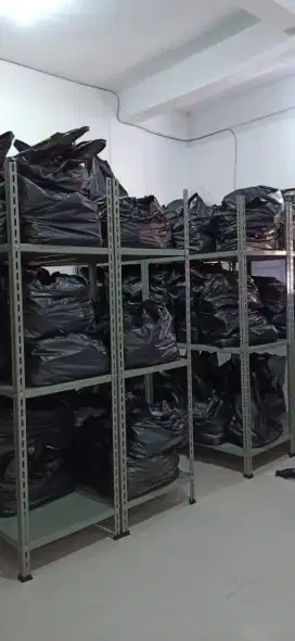 Rak besi perlengkapan usaha anda