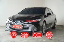 Toyota Camry 2.5 V Hybrid Matic AT 2019 hitam DP minim 56 juta