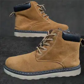 Sepatu boot suede