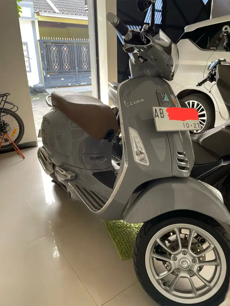 Vespa Primavera 2022 grey
