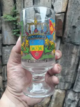Antik vintage gelas kristal craft beer eropa logo kerajaan mulus