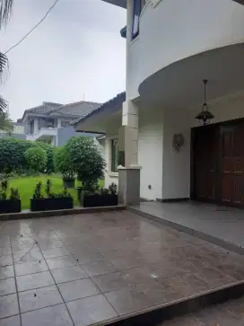 Rumah asri depan taman tanah luas strategis dekat tol Bintaro