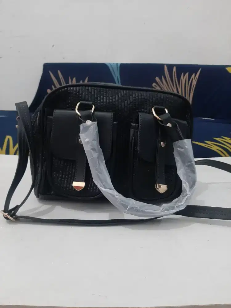 Sling bag hitam