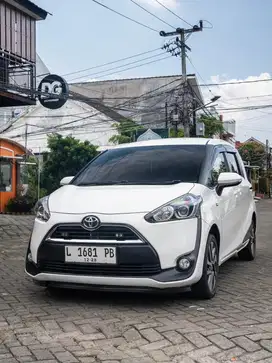 Toyota sienta v 2018