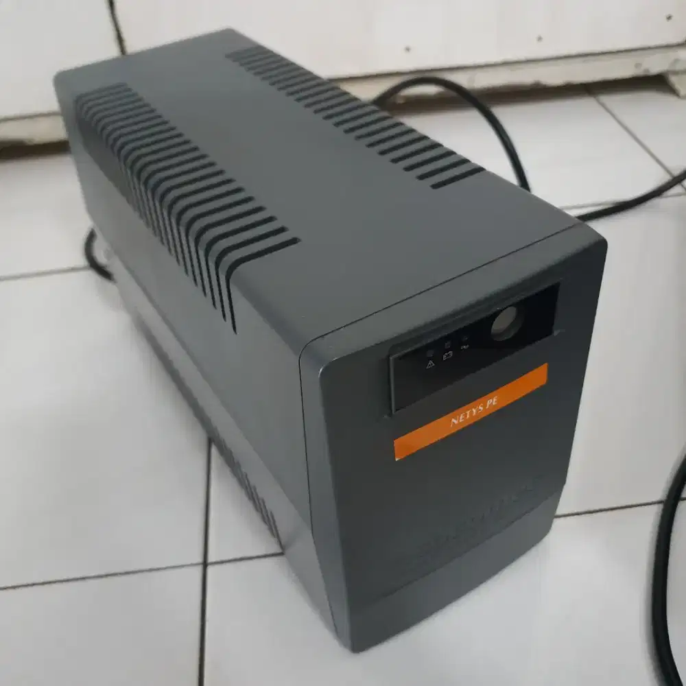 UPS 1500VA Socomec Netys PE NPE 1500u