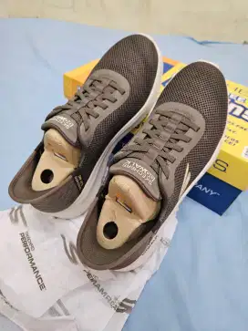Sepatu Skechers Slip ins no 44 - 45 kondisi baru