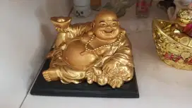 Patung Buddha Emas