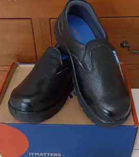 Sepatu safety kent baru ukuran 41