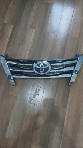 Grill original totota fortuner VRZ 2017 sd 2019