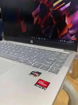 Laptop HP EM0332/0333AU AMD Ryzen 3 7320 8/512GB win 11+ohs21