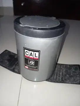 Tempat sampah di mobil