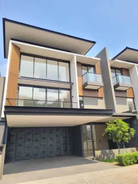 19M Rumah Nava Park Hoek Timur Laut Private Lift